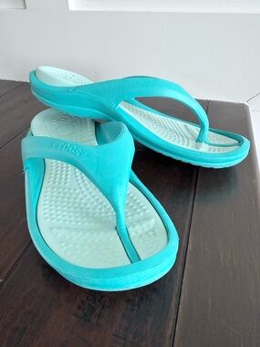 CROCS Women's Teal/Light Teal Flip Sandals